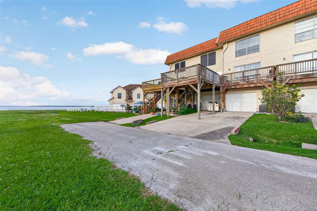 71 Regency Point, Conroe, TX 77356