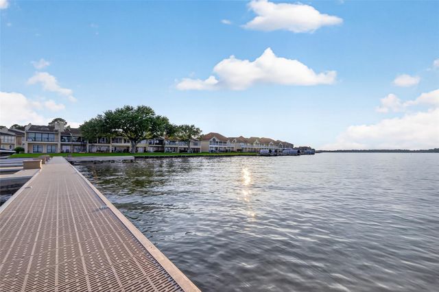 71 Regency Point, Conroe, TX 77356