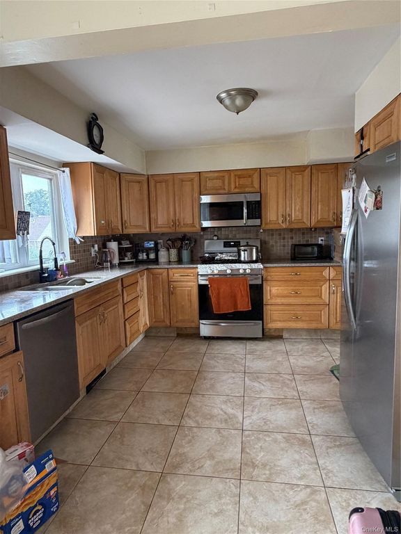189 Elizabeth Avenue, Oceanside, NY 11572 — photo 4