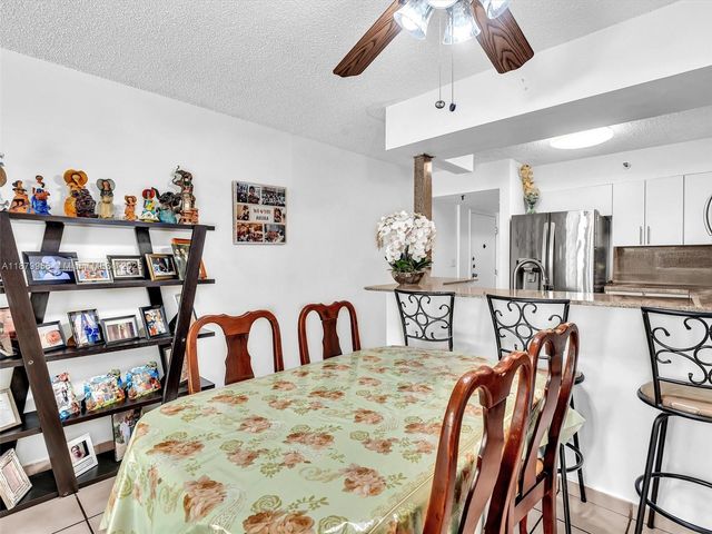 546 SW 1st St 607, Miami, FL 33130