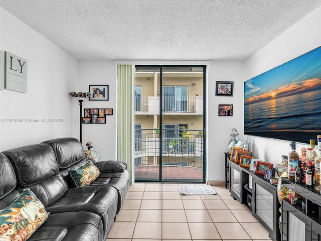 546 SW 1st St 607, Miami, FL 33130