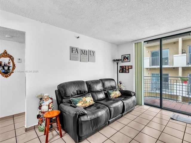 546 SW 1st St 607, Miami, FL 33130