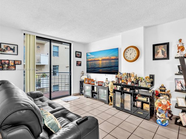 546 SW 1st St 607, Miami, FL 33130