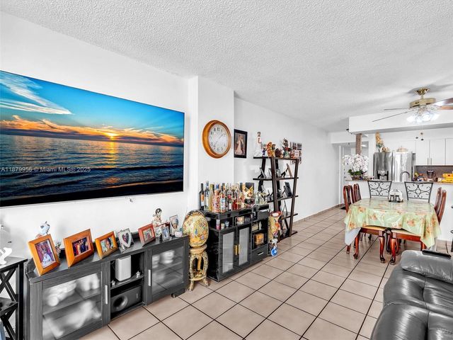 546 SW 1st St 607, Miami, FL 33130