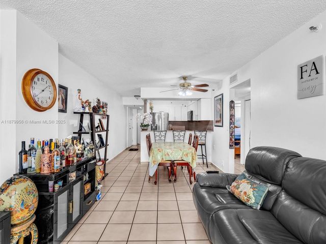 546 SW 1st St 607, Miami, FL 33130