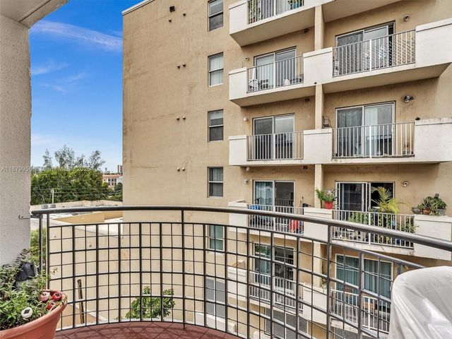 546 SW 1st St 607, Miami, FL 33130