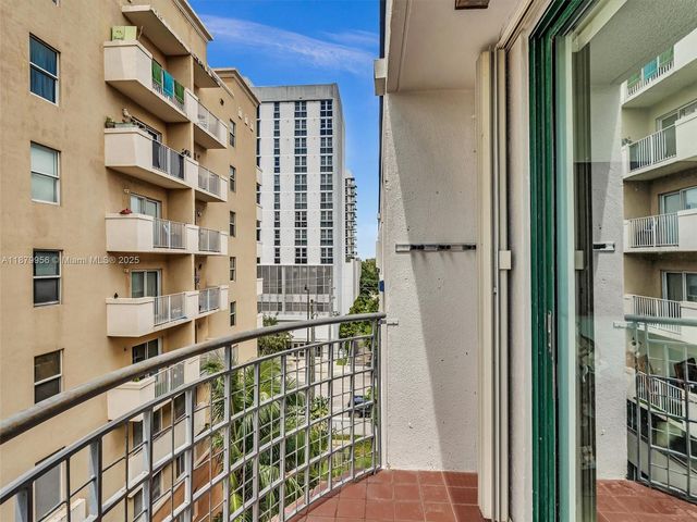 546 SW 1st St 607, Miami, FL 33130
