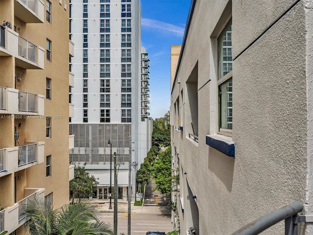 546 SW 1st St 607, Miami, FL 33130