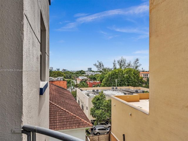 546 SW 1st St 607, Miami, FL 33130