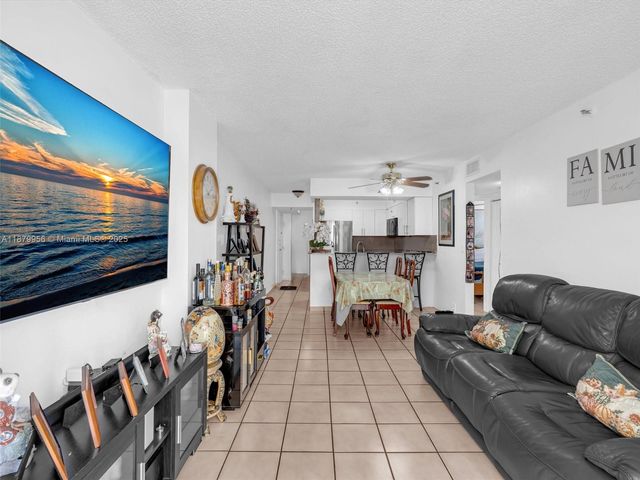 546 SW 1st St 607, Miami, FL 33130