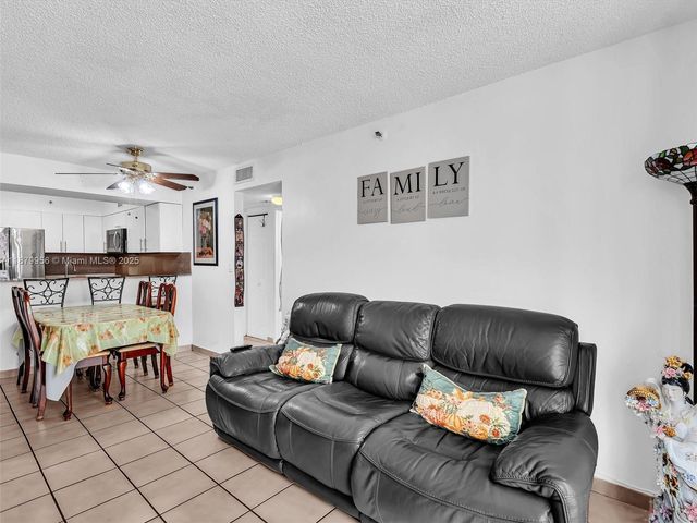 546 SW 1st St 607, Miami, FL 33130