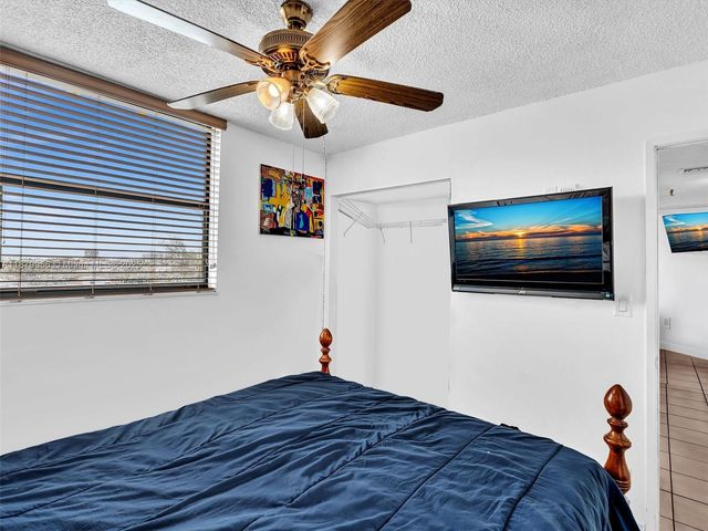 546 SW 1st St 607, Miami, FL 33130