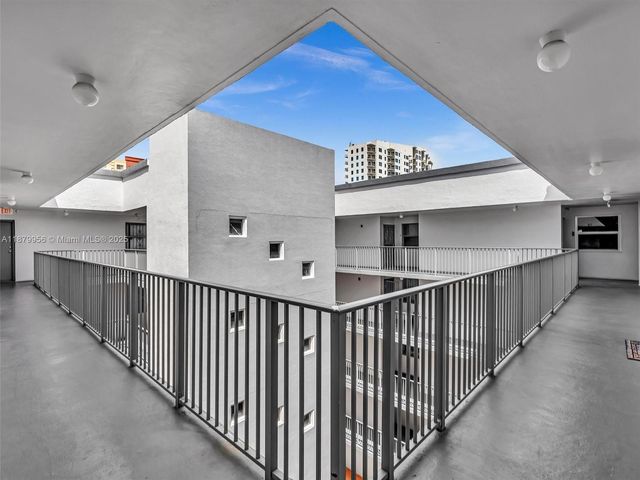 546 SW 1st St 607, Miami, FL 33130