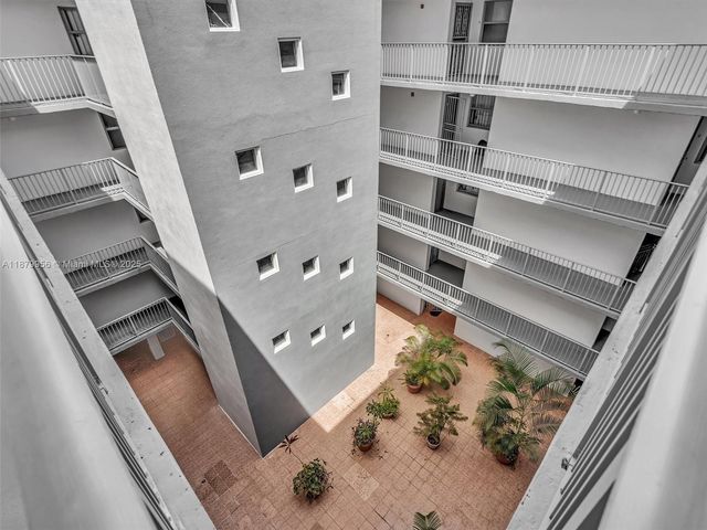 546 SW 1st St 607, Miami, FL 33130