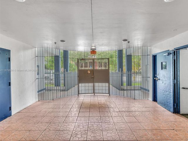 546 SW 1st St 607, Miami, FL 33130