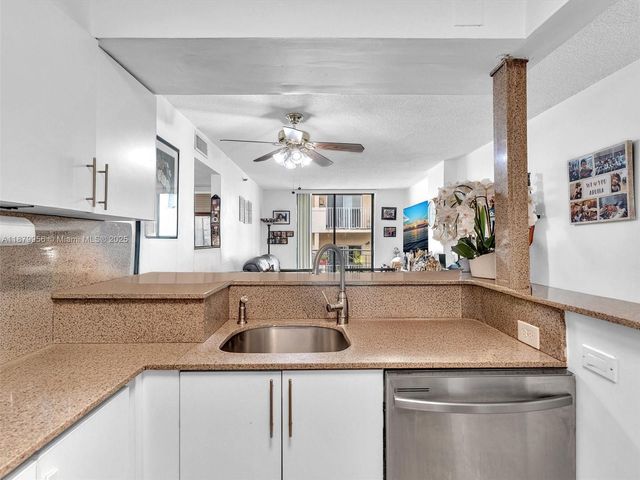 546 SW 1st St 607, Miami, FL 33130