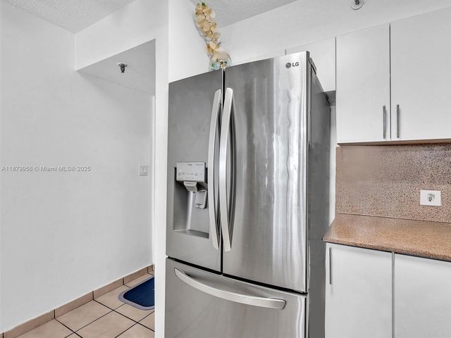 546 SW 1st St 607, Miami, FL 33130