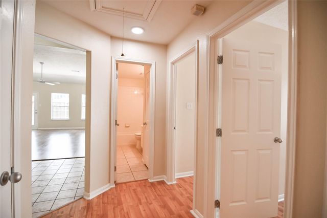 1811 Ridgeway Trail, Houston, TX 77339