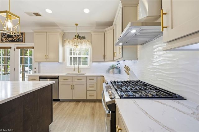 1005 Beesons Field Drive, Kernersville, NC 27284