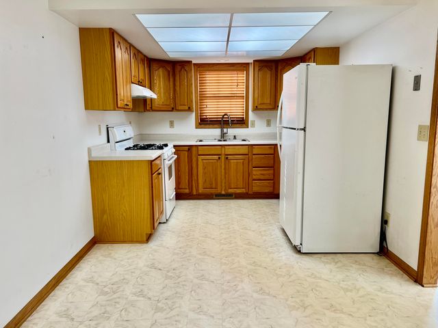 6077 Fillmore Place, Merrillville, IN 46410