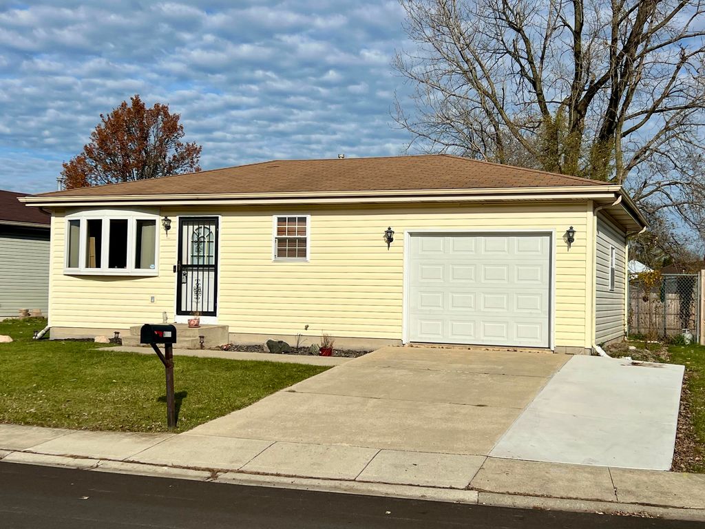 6077 Fillmore Place, Merrillville, IN 46410