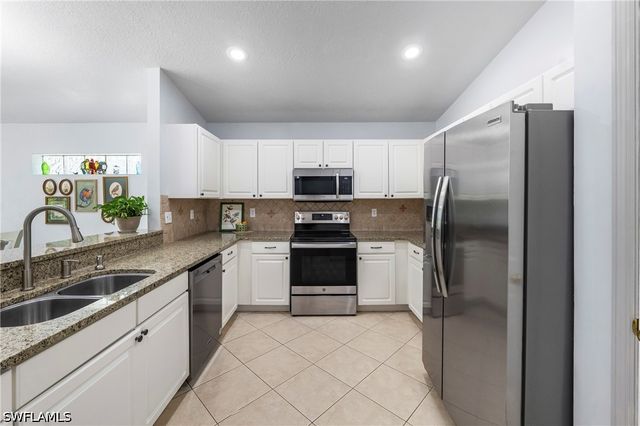 713 Crossfield CIR, Naples, FL 34104