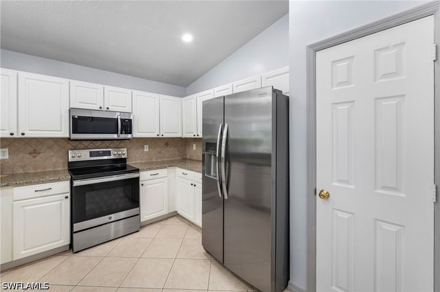 713 Crossfield CIR, Naples, FL 34104