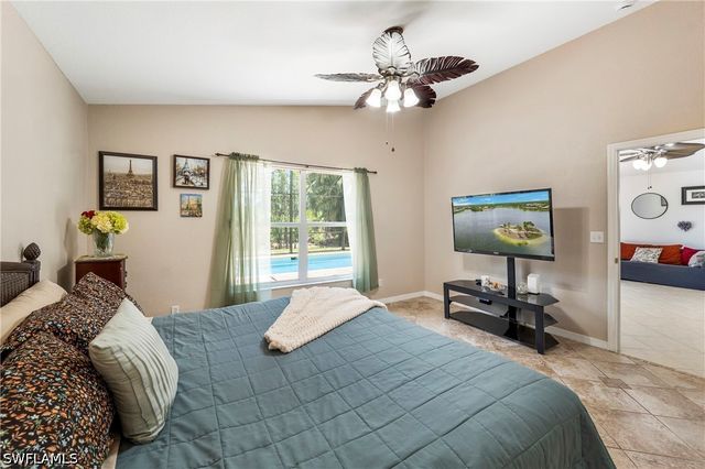 713 Crossfield CIR, Naples, FL 34104