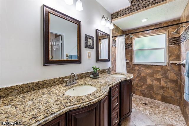 713 Crossfield CIR, Naples, FL 34104