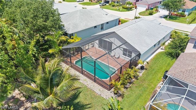 713 Crossfield CIR, Naples, FL 34104