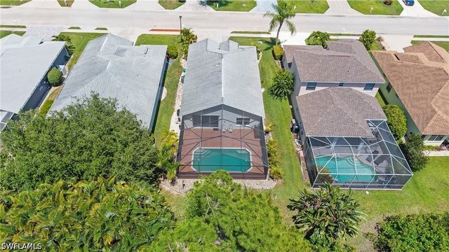 713 Crossfield CIR, Naples, FL 34104