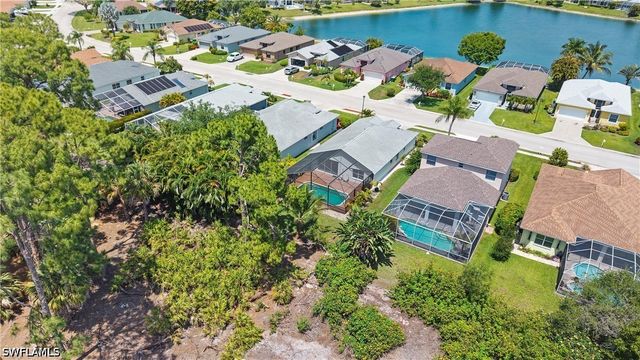 713 Crossfield CIR, Naples, FL 34104