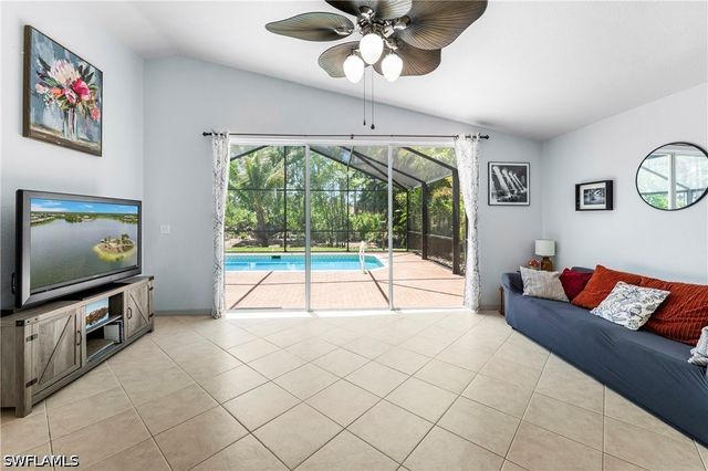 713 Crossfield CIR, Naples, FL 34104