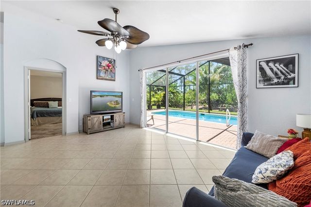 713 Crossfield CIR, Naples, FL 34104