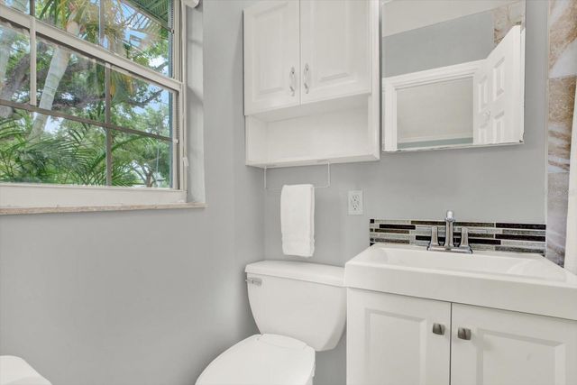 5572 100TH WAY N, St Petersburg, FL 33708