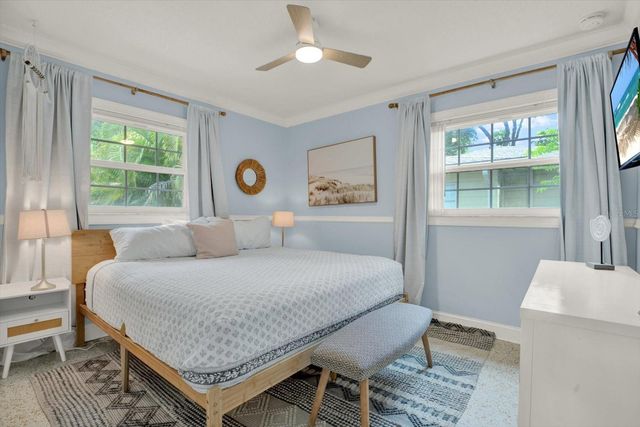 5572 100TH WAY N, St Petersburg, FL 33708