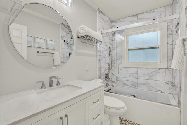 5572 100TH WAY N, St Petersburg, FL 33708
