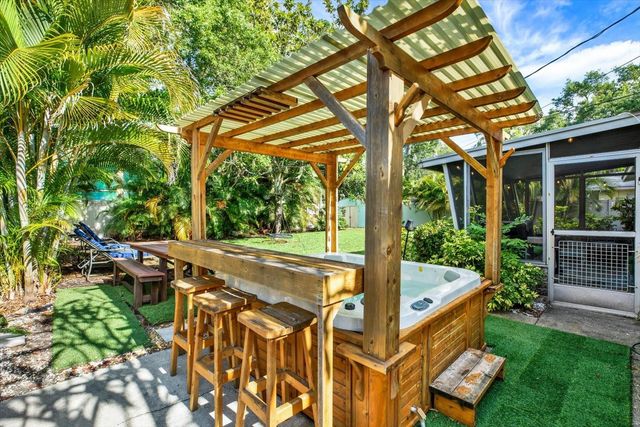5572 100TH WAY N, St Petersburg, FL 33708