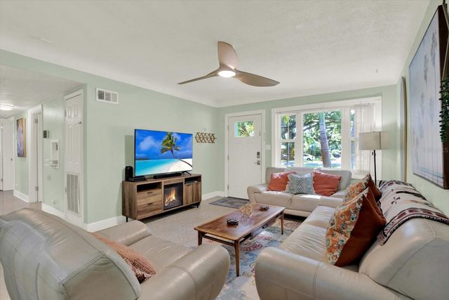 5572 100TH WAY N, St Petersburg, FL 33708