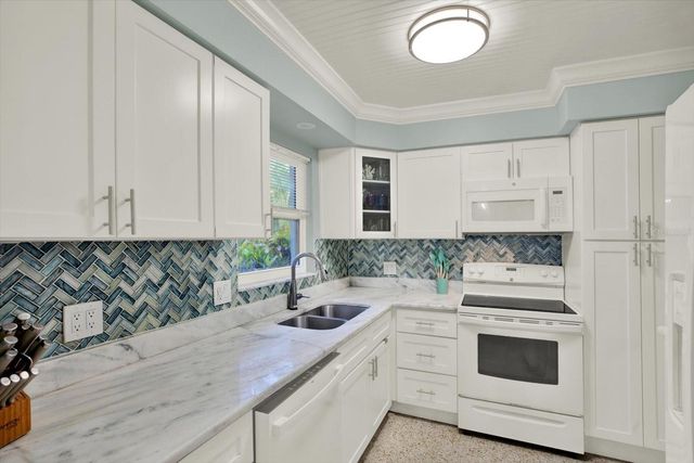 5572 100TH WAY N, St Petersburg, FL 33708