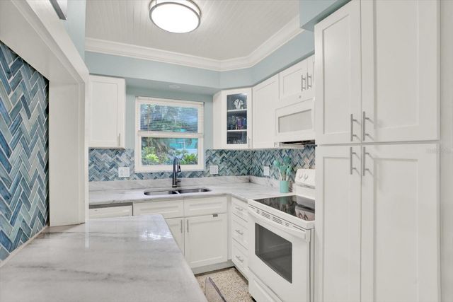 5572 100TH WAY N, St Petersburg, FL 33708