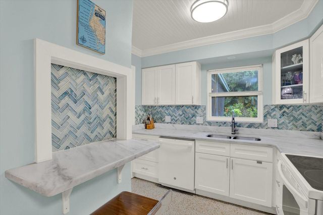 5572 100TH WAY N, St Petersburg, FL 33708