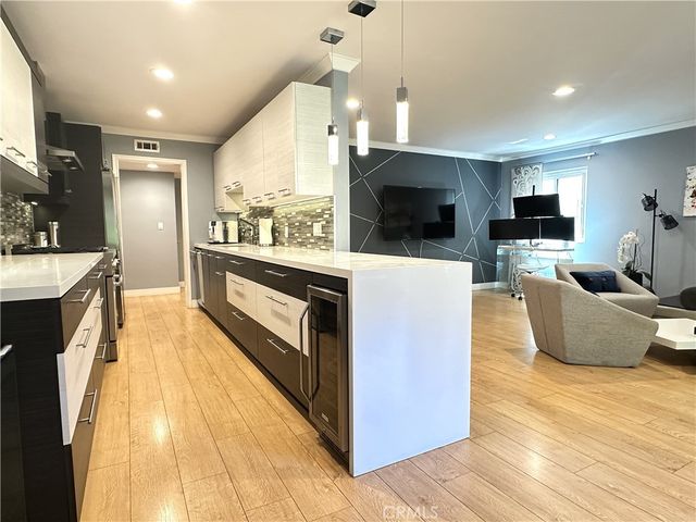 6720 Hillpark Drive 204, Los Angeles, CA 90068