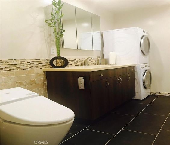 6720 Hillpark Drive 204, Los Angeles, CA 90068