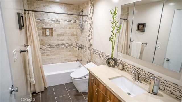 6720 Hillpark Drive 204, Los Angeles, CA 90068