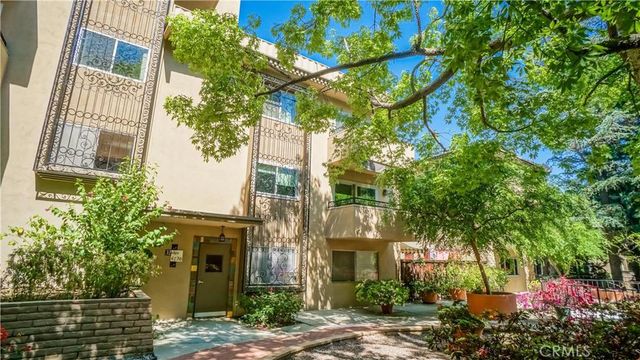 6720 Hillpark Drive 204, Los Angeles, CA 90068