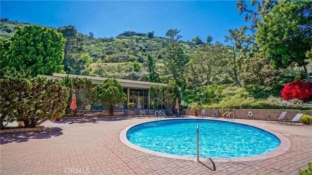 6720 Hillpark Drive 204, Los Angeles, CA 90068