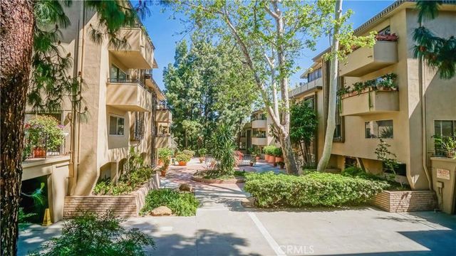6720 Hillpark Drive 204, Los Angeles, CA 90068
