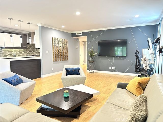 6720 Hillpark Drive 204, Los Angeles, CA 90068