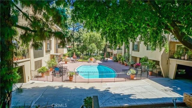 6720 Hillpark Drive 204, Los Angeles, CA 90068